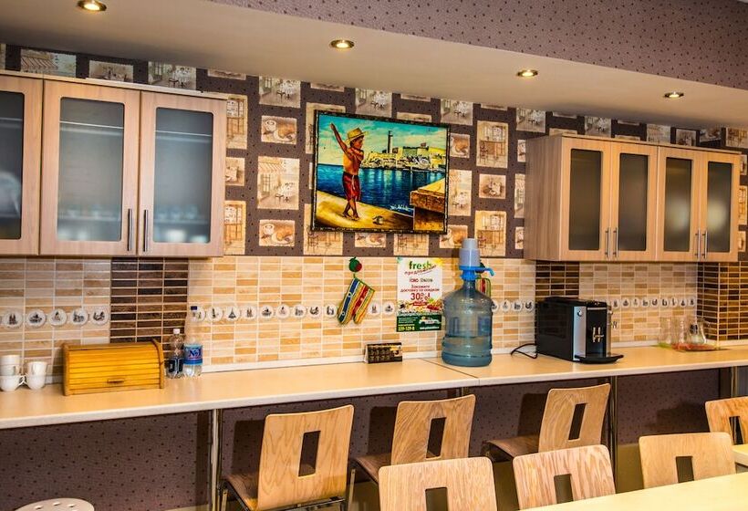 غرفة قياسية ثلاثية, Na Donbasskoy