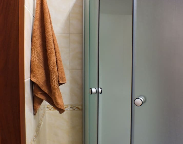 غرفة قياسية ثلاثية, Na Donbasskoy