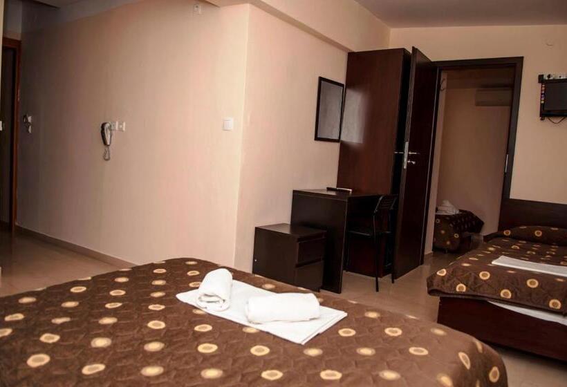 غرفة قياسية ثلاثية, San Antonio