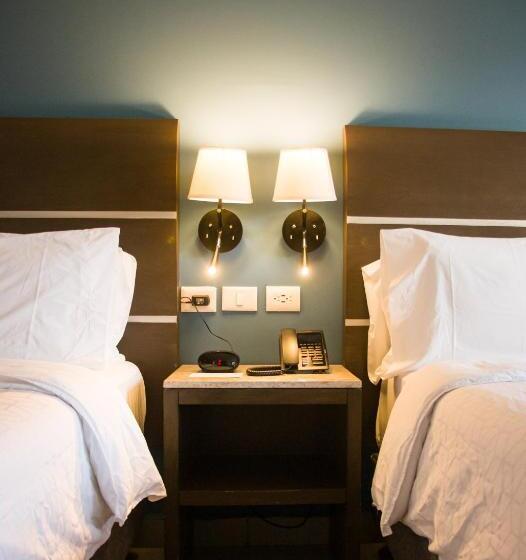 Номер Стандарт Кровать Кинг Адаптированный для Инвалидов, Holiday Inn Express Merida Centro, An Ihg