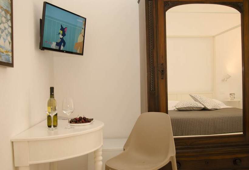 جناح جونيور, B&b Nencioli