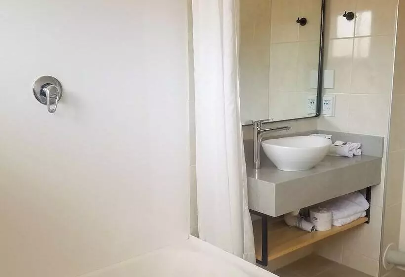 سوییت جونیور, Distinction Whangarei Hotel & Conference Centre