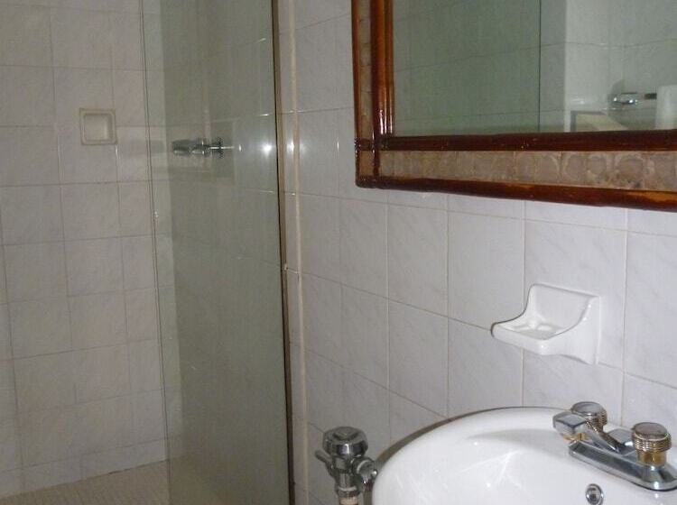 经济房, Tower House Suites