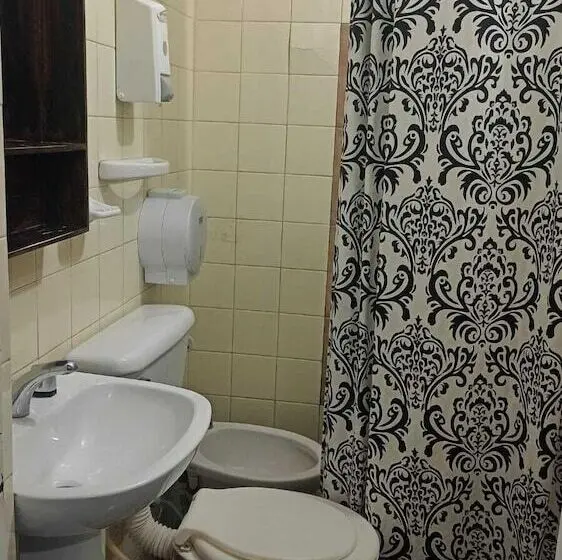 اتاق استاندارد چهار تخته, Hostal La Pachamama