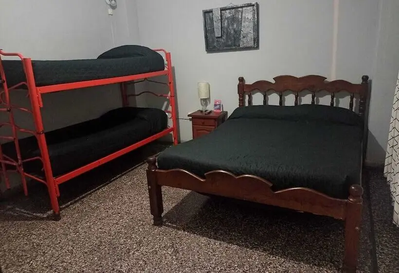 اتاق استاندارد چهار تخته, Hostal La Pachamama