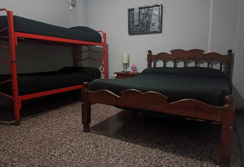اتاق استاندارد چهار تخته, Hostal La Pachamama
