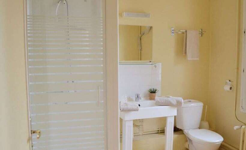 标准三人间, Grand Hotel De La Gare