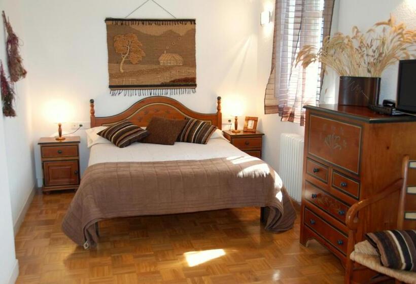 标准三人间, Posada Sarigarri