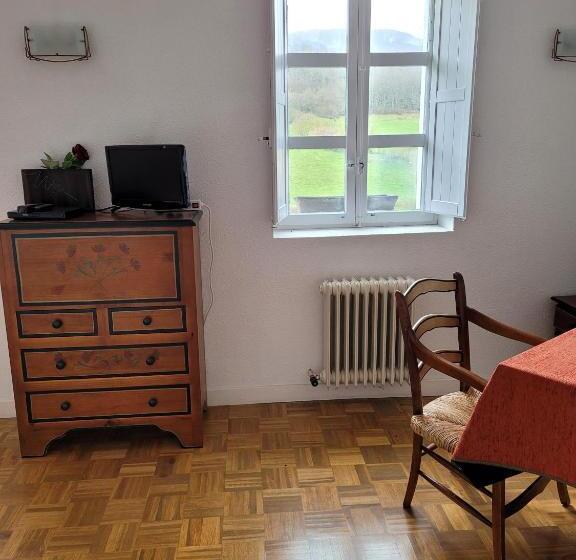 标准三人间, Posada Sarigarri