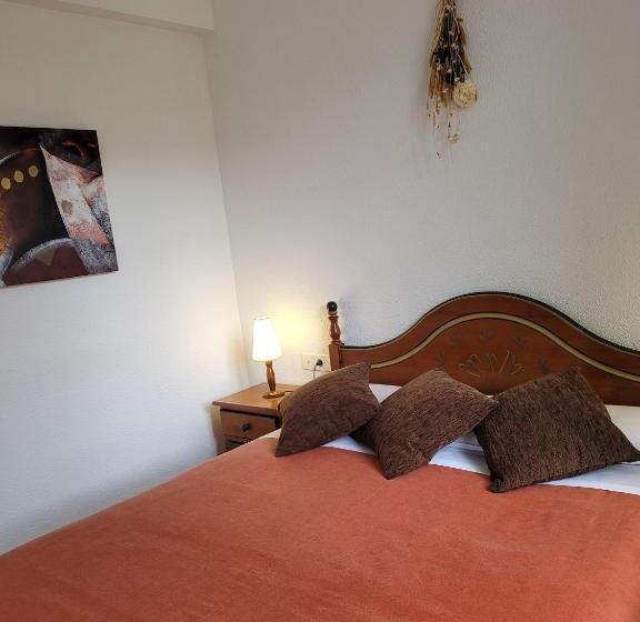 标准三人间, Posada Sarigarri