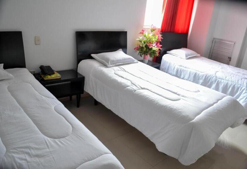 Standard Kolmen Hengen Huone, Continental Express