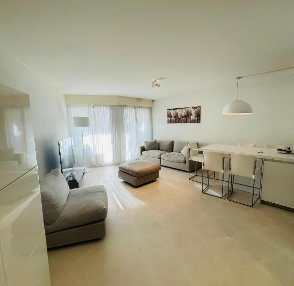 Apartamento Superior 2 Dormitórios, Residence Carlton Riviera