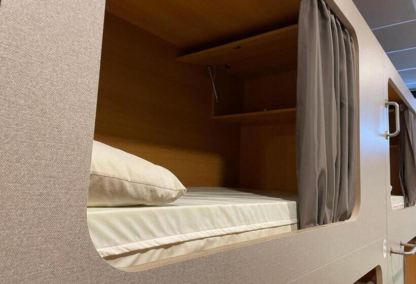 共用房间的床, Andaina