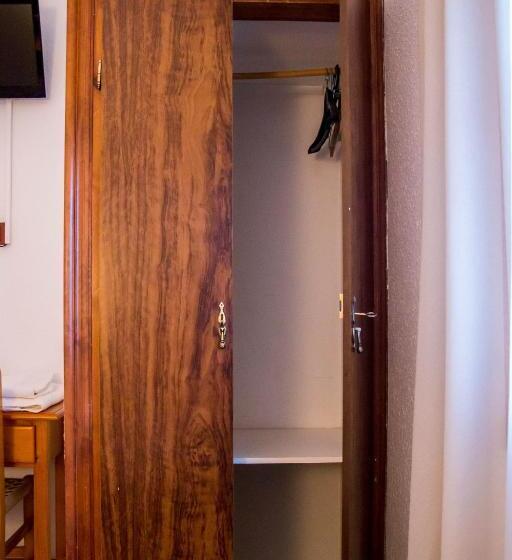 غرفة قياسية, Hostal La Toba