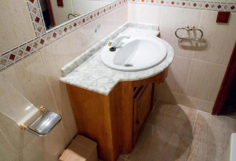 غرفة قياسية, Hostal La Toba