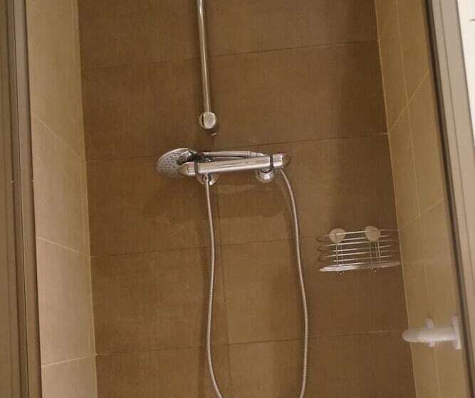 غرفة قياسية, El Duende Del Tejar