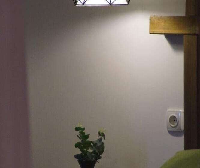 جناح جونيور مزوَّد بتراس, El Duende Del Tejar