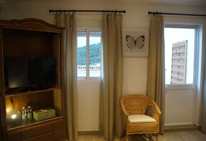 جناح جونيور مزوَّد بتراس, El Duende Del Tejar