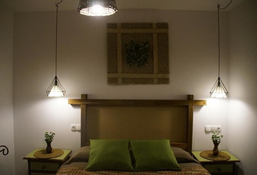 جناح جونيور مزوَّد بتراس, El Duende Del Tejar