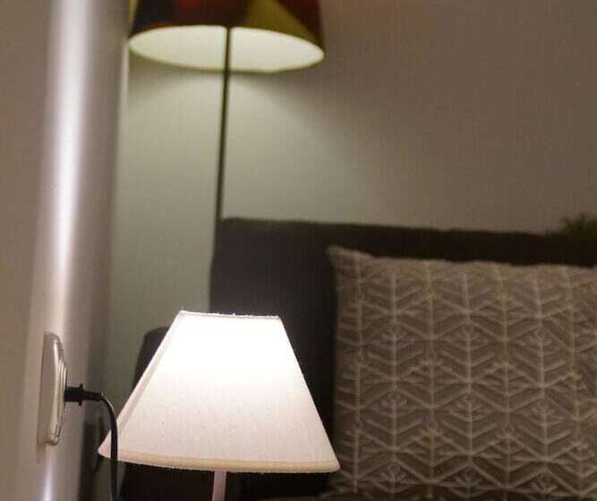 جناح جونيور مزوَّد بتراس, El Duende Del Tejar