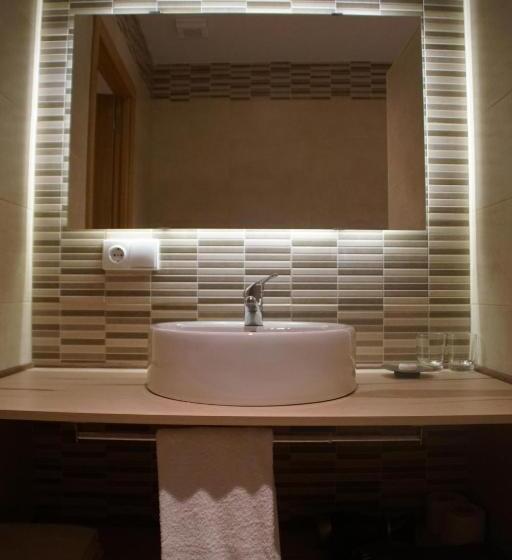 جناح جونيور مزوَّد بتراس, El Duende Del Tejar