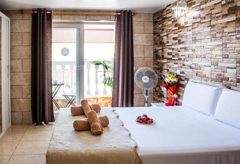 Номер Стандарт с Балконом, Hostel Poseidon   Hm