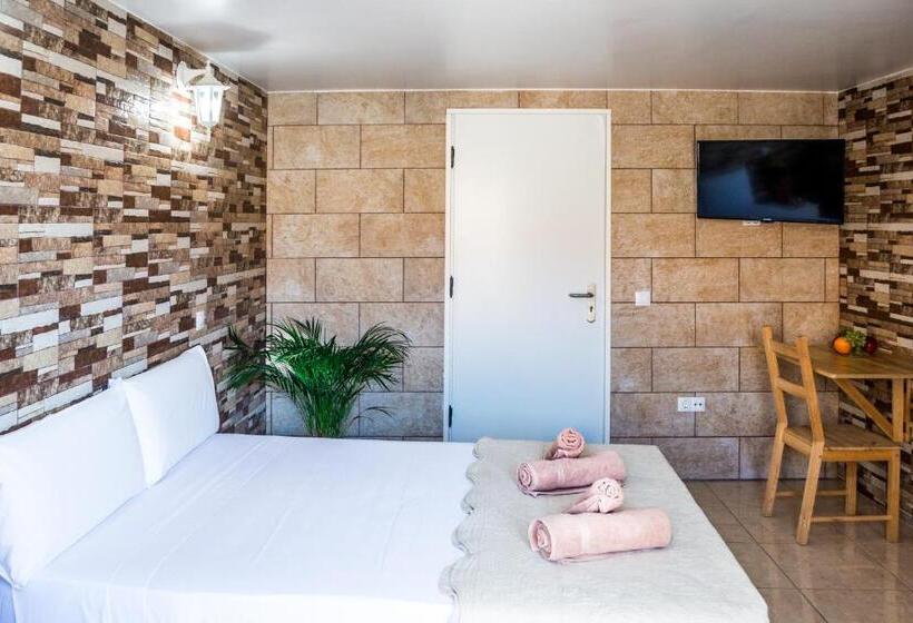 Номер Стандарт с Балконом, Hostel Poseidon   Hm