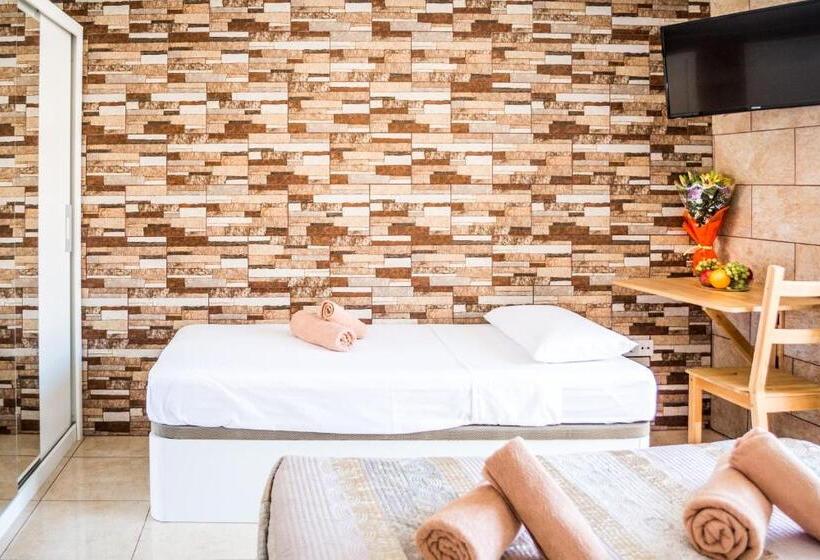 Номер Стандарт с Балконом, Hostel Poseidon   Hm