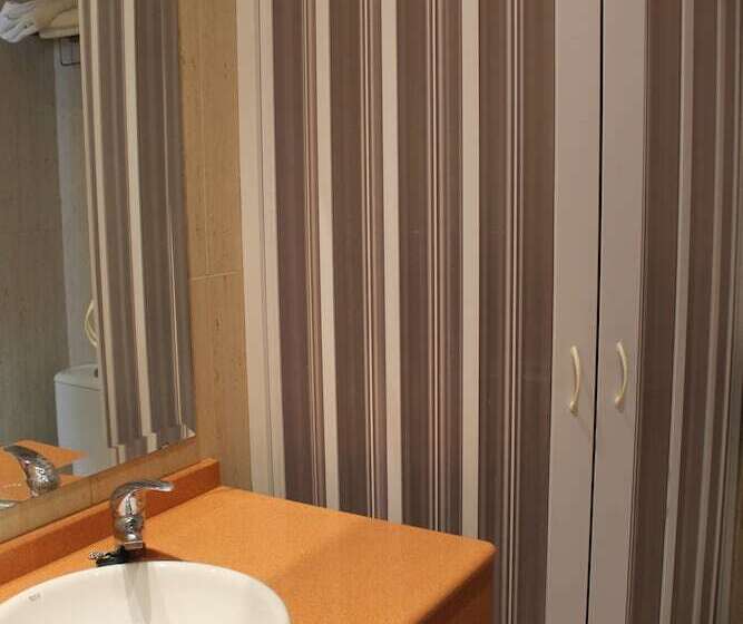 豪华单人间, Pensión Restaurante Casablanca