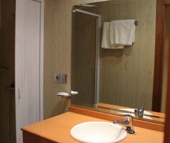 标准单人间, Pensión Restaurante Casablanca