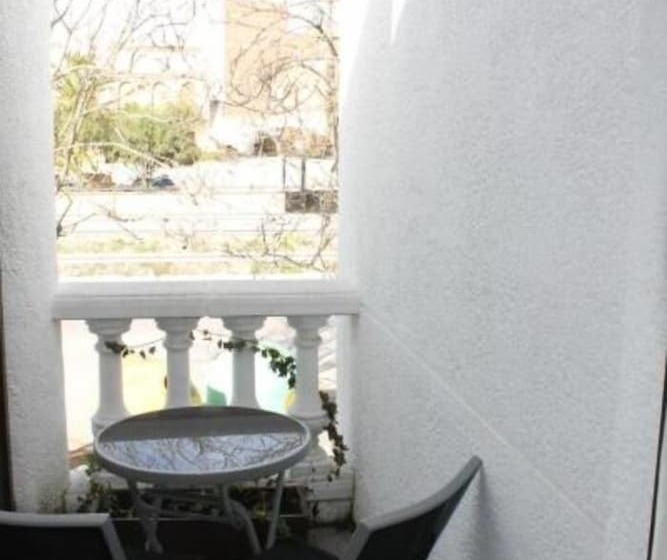 带阳台的三人标准间, Pensión Restaurante Casablanca