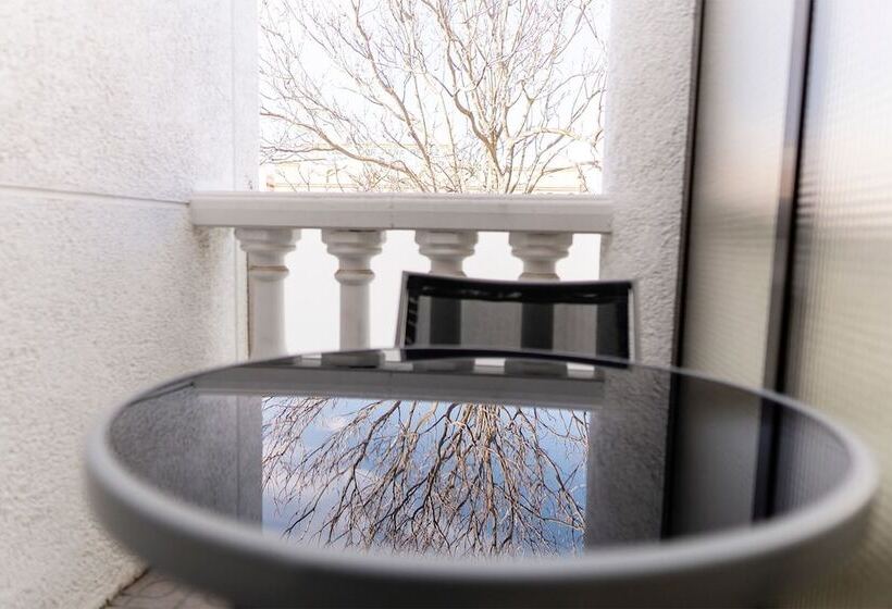 带阳台的三人标准间, Pensión Restaurante Casablanca