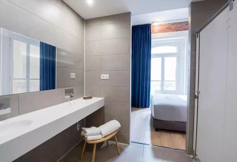 سوییت جونیور, Room00 Gran Vía Hostel