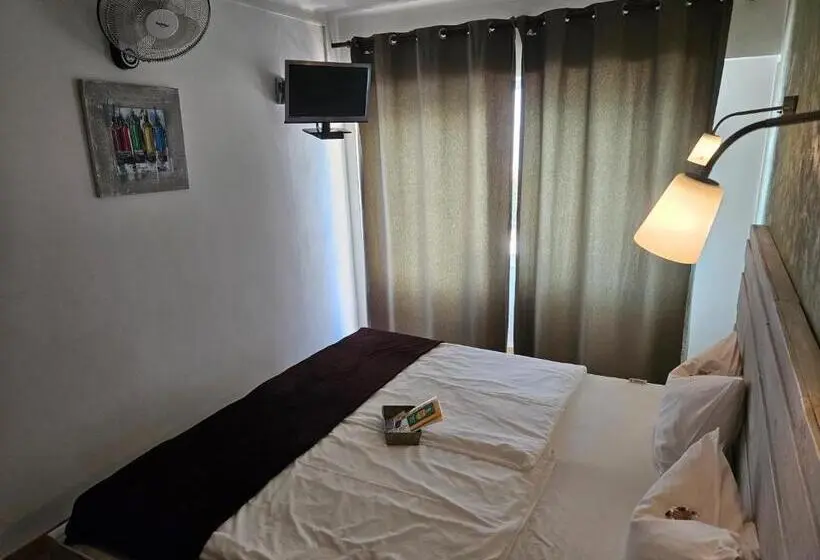 Camera Standard, Seven Hostal