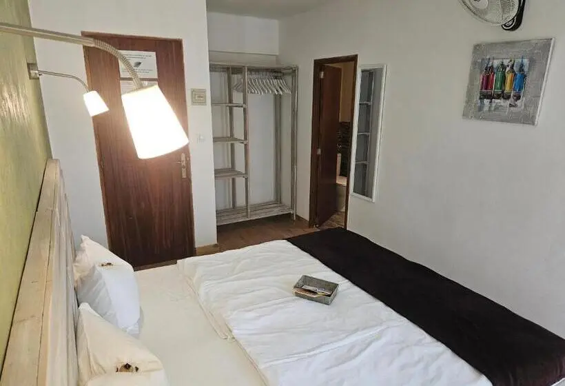 Camera Standard, Seven Hostal