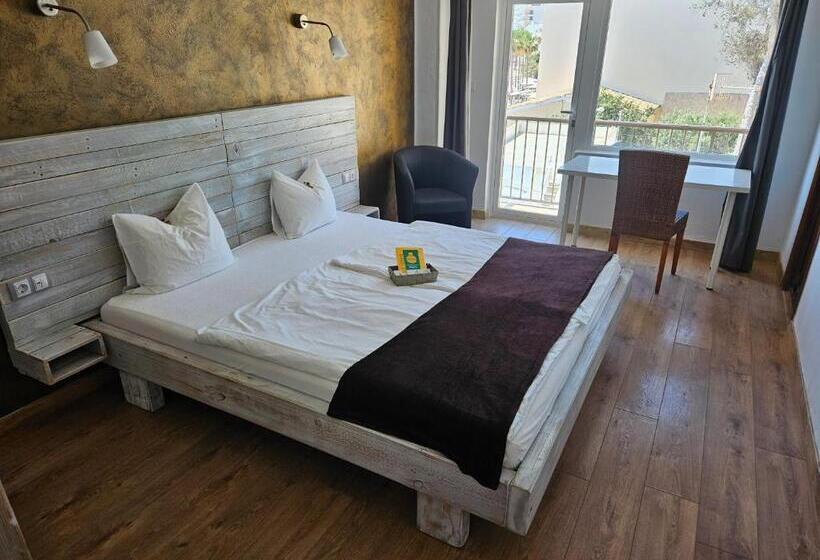 Номер Deluxe Вид на Море Боковой, Seven Hostal