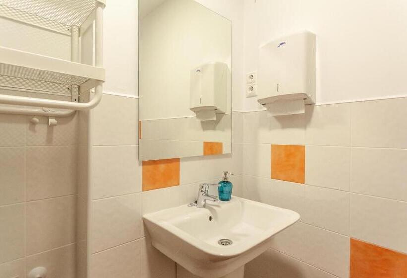 ルームシェアのワンベッド, El Albergue De Sigüenza