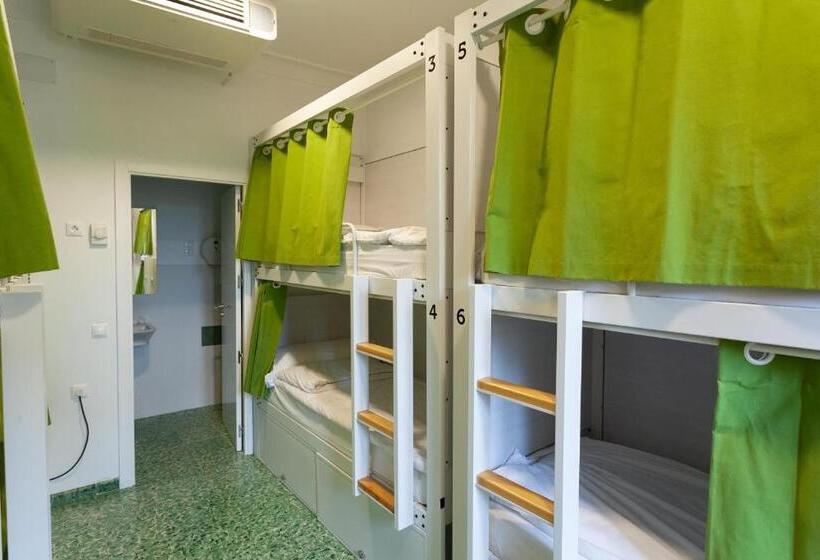 ルームシェアのワンベッド, El Albergue De Sigüenza