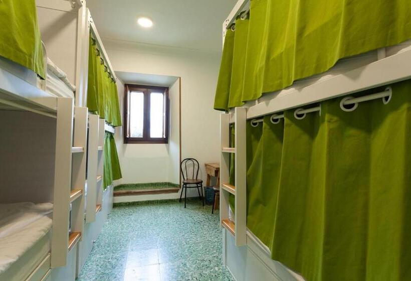 Кровать в Общей Комнате, El Albergue De Sigüenza