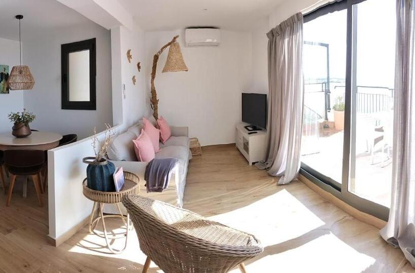 带1个卧室的顶楼公寓, Hostal Sa Malica