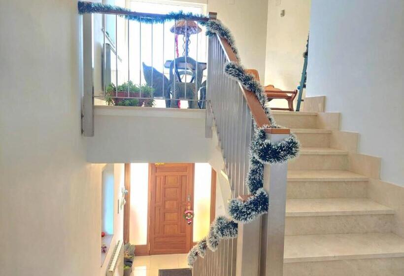 标准三人间, Casa Miguel & Sally