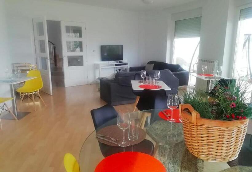 标准三人间, Casa Miguel & Sally