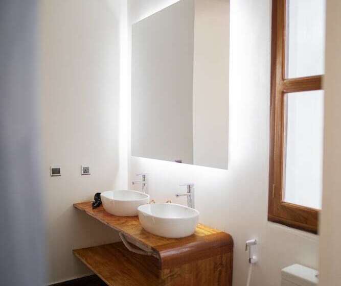 コンフォーとスイートルーム, Maisha Nungwi