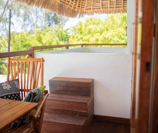 コンフォーとスイートルーム, Maisha Nungwi