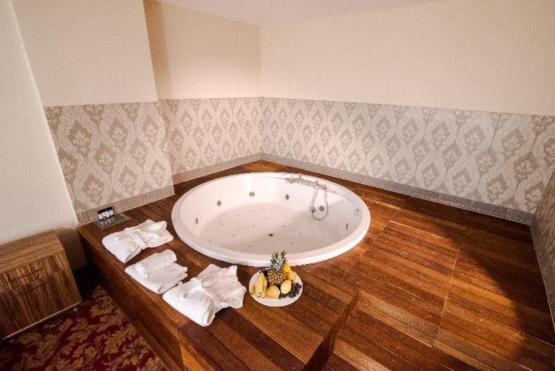 جناح, Grand Hotel & Convention Center Karaman