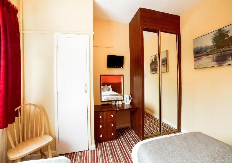 带共用浴室的标准房间, OYO The Royal