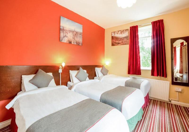 标准三人间, OYO The Royal