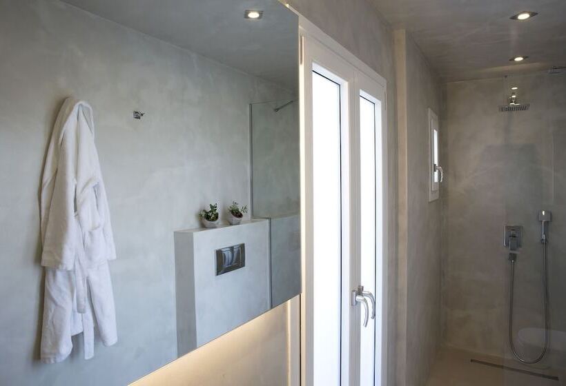 Studio Executive, Pasithea Suites