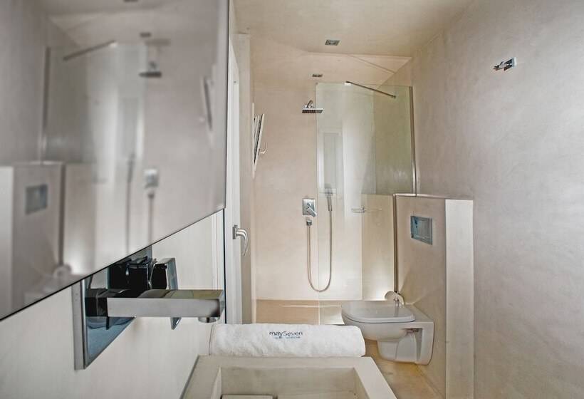 Studio Executive, Pasithea Suites