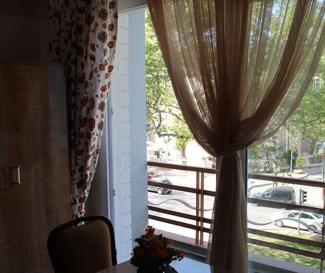 اتاق استاندارد سه نفره, Efehan